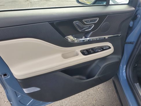 New 2026 Lincoln Corsair Premiere image 8