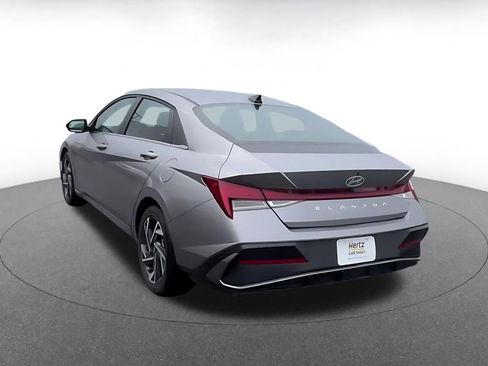 Used 2025 Hyundai Elantra SEL image 11