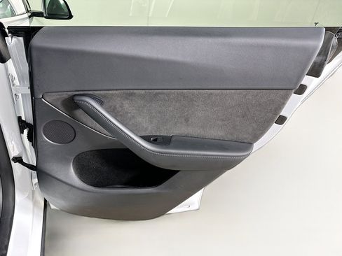 Used 2023 Tesla Model Y Performance image 31