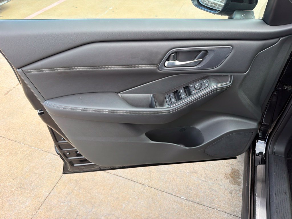 Used 2026 Nissan Rogue Dark Armor FWD image 12