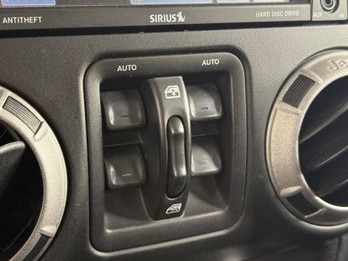 Used 2017 Jeep Wrangler Unlimited Sport AWD/4WD image 38