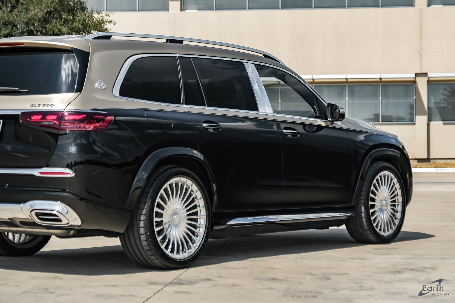 Used 2024 Mercedes-Benz Maybach GLS 600 4MATIC image 21