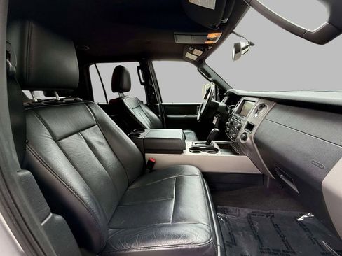 Used 2017 Ford Expedition XLT w/ Equipment Group 202A AWD/4WD image 13