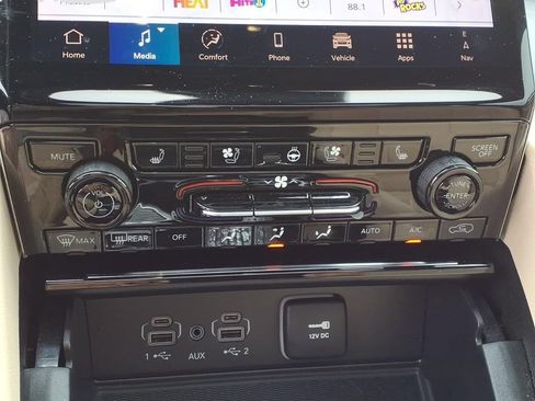 Used 2025 Jeep Grand Cherokee Limited w/ Luxury Tech Group II AWD/4WD image 20