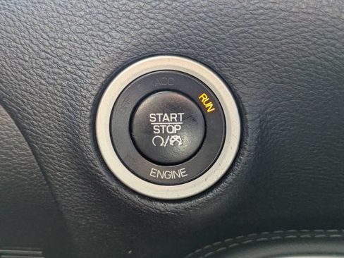 Used 2015 Dodge Challenger SXT RWD image 29