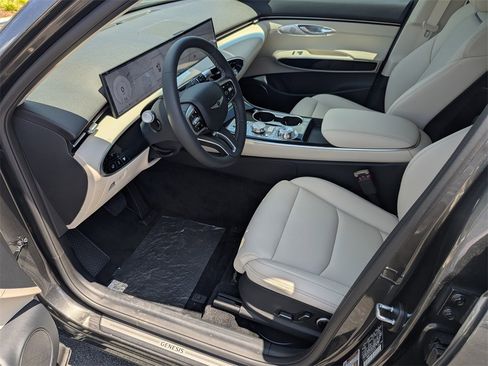 Used 2026 Genesis GV70 2.5T image 9