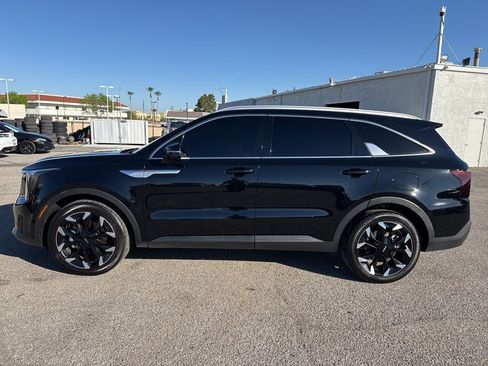 Used 2025 Kia Sorento EX w/ Panoramic Sunroof Package FWD image 4