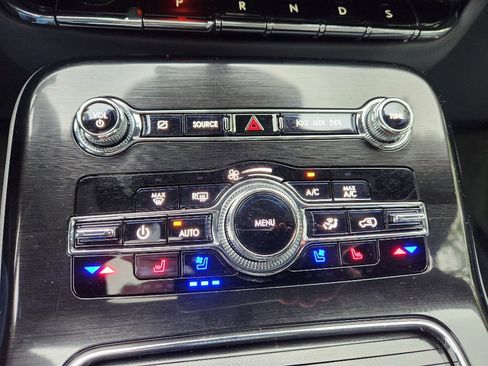 Certified 2022 Lincoln Nautilus Reserve image 36