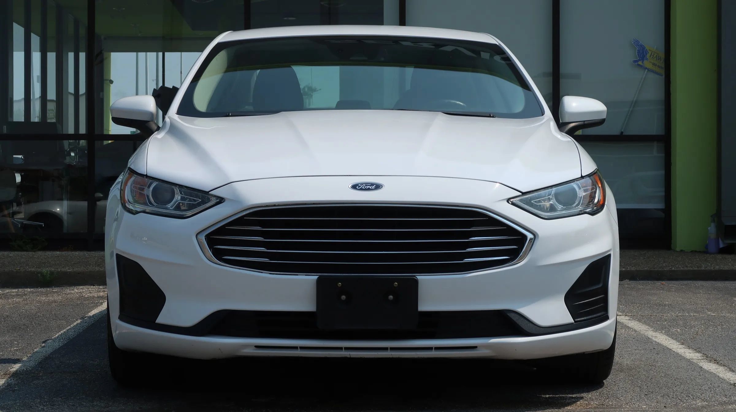 Used 2019 Ford Fusion SE FWD image 2
