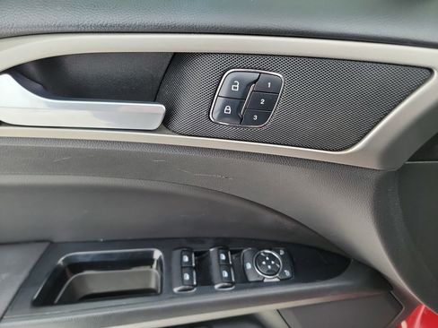 Used 2016 Ford Fusion SE w/ Equipment Group 202A image 11