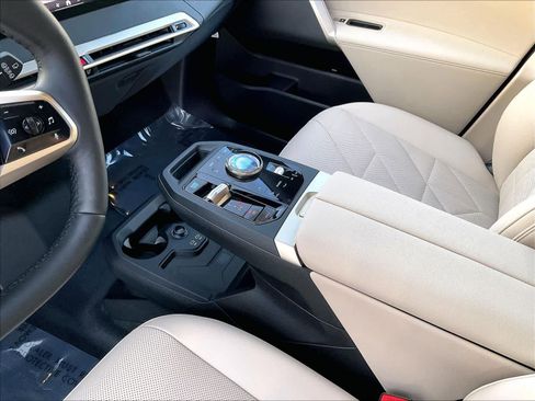 Used 2025 BMW iX xDrive50 w/ Convenience Package image 17