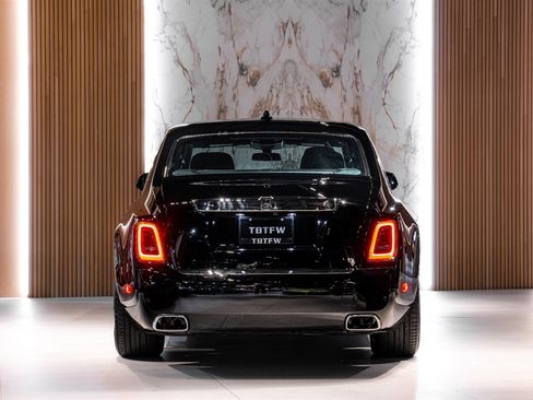 Used 2024 Rolls-Royce Phantom Sedan image 7