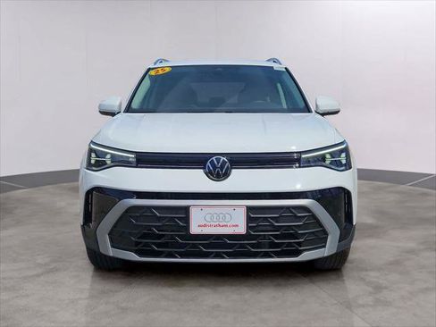 Used 2025 Volkswagen Taos SE AWD/4WD image 11