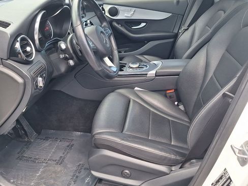 Used 2019 Mercedes-Benz GLC 300 4MATIC w/ Premium Package image 10