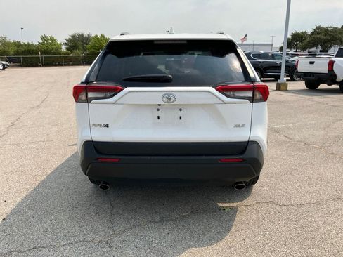 Used 2025 Toyota RAV4 XLE FWD image 5