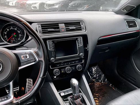 Used 2017 Volkswagen Jetta GLI image 7