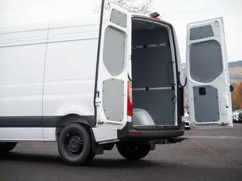 Used 2025 Mercedes-Benz Sprinter 2500 image 18