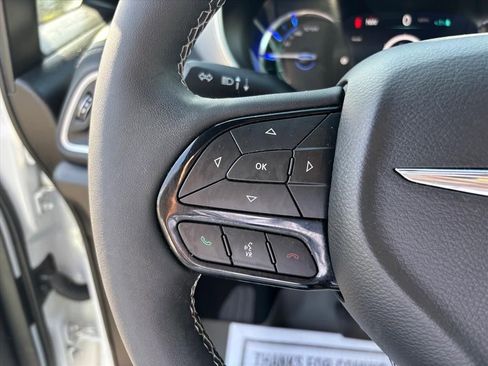 Used 2023 Chrysler Pacifica Touring-L w/ S Appearance Package FWD image 16