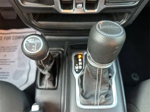 Used 2023 Jeep Gladiator Overland image 19