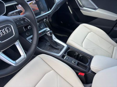 Certified 2025 Audi Q3 2.0T Premium Plus w/ Premium Plus Package AWD/4WD image 10