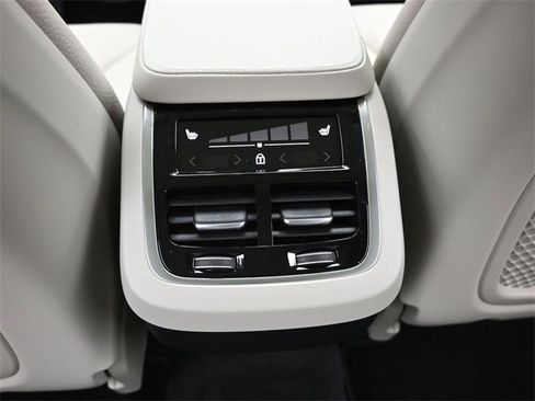 New 2025 Volvo XC90 B6 Plus w/ Protection Package Premier image 24