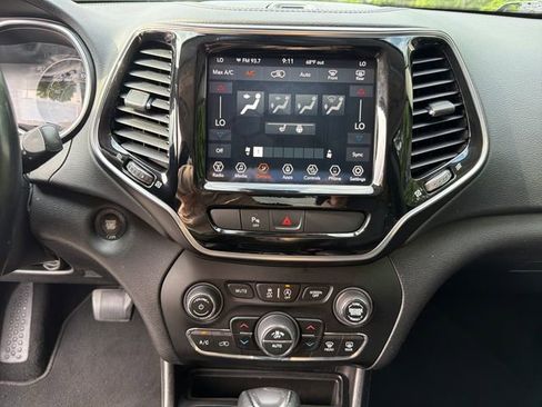 Used 2020 Jeep Cherokee Limited FWD image 21