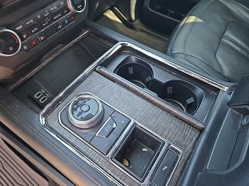 Used 2018 Ford Expedition Max Limited RWD image 16
