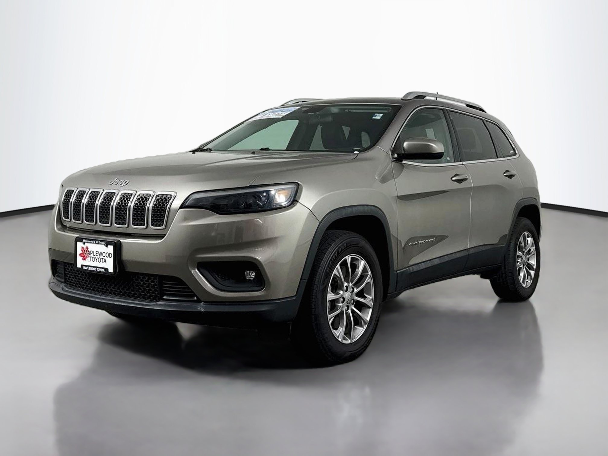 Used 2019 Jeep Cherokee Latitude Plus w/ Cold Weather Group AWD/4WD image 3