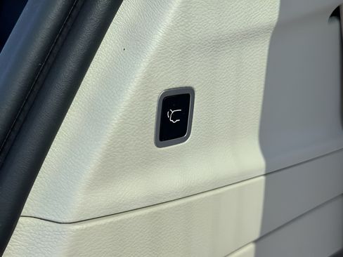 Used 2018 Chrysler Pacifica Touring-L Plus FWD image 10