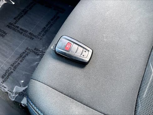 Used 2024 Toyota RAV4 SE w/ Convenience Package image 15