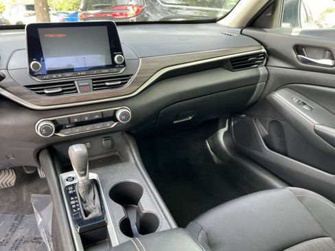 Used 2025 Nissan Altima 2.5 SV image 35