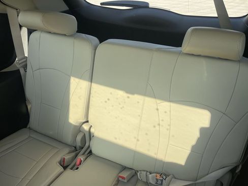 Used 2020 Buick Enclave Essence FWD image 28