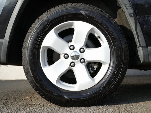 Used 2011 Jeep Grand Cherokee Laredo image 11