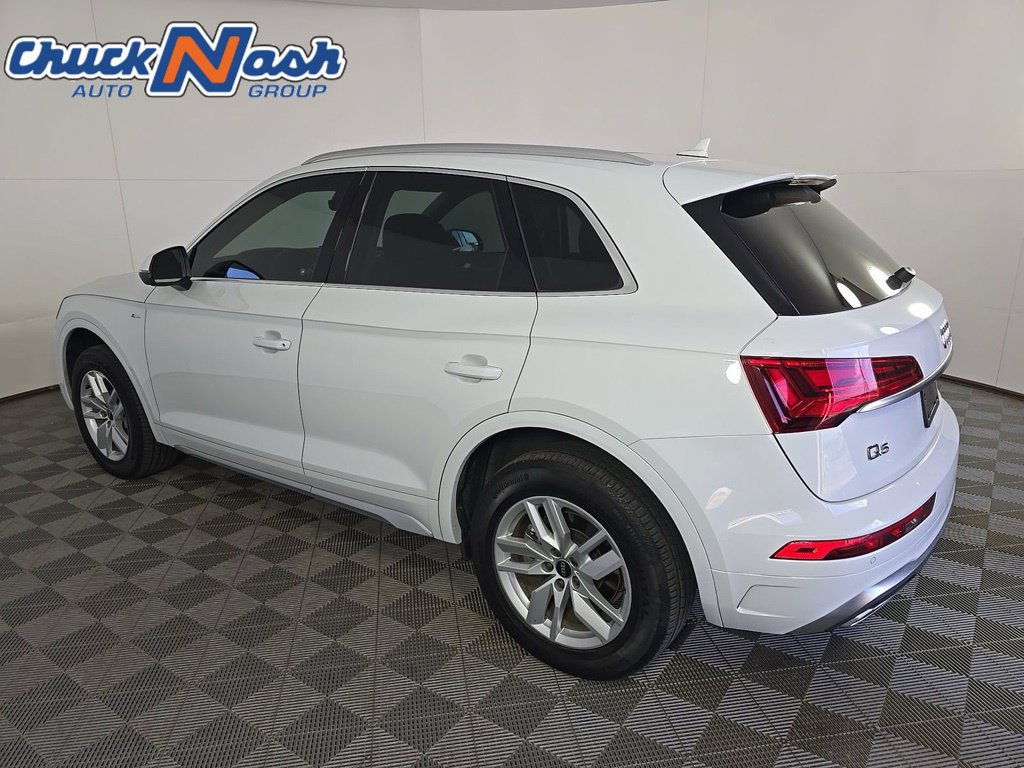 Used 2023 Audi Q5 2.0T Premium w/ Convenience Package AWD/4WD image 2
