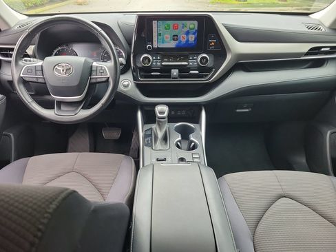 Used 2023 Toyota Highlander LE FWD image 13