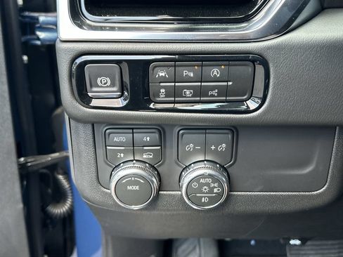 New 2026 GMC Yukon XL Denali w/ Sun & Power Step Package AWD/4WD image 18