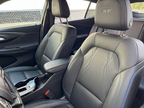 Used 2025 Buick Envista Sport Touring image 36