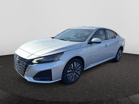 Used 2023 Nissan Altima 2.5 SV w/ SV Premium Package image 1