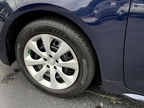 Used 2021 Toyota Corolla LE FWD image 41