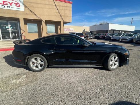 Used 2019 Ford Mustang Coupe image 3