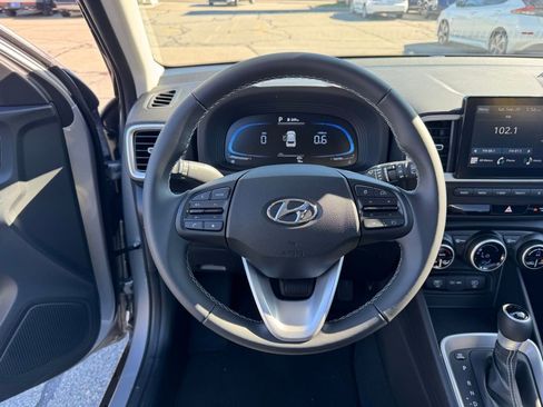 New 2025 Hyundai Venue SEL image 11