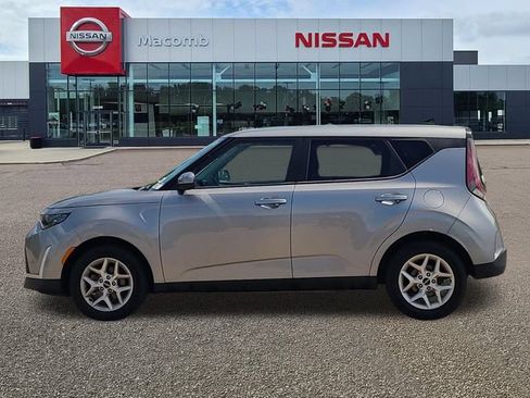 Used 2024 Kia Soul LX w/ Option Group 015 FWD image 4