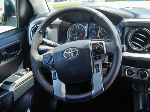 Used 2023 Toyota Tacoma SR5 AWD/4WD image 32