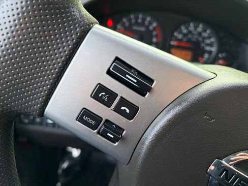 Used 2018 Nissan Frontier SV AWD/4WD image 18