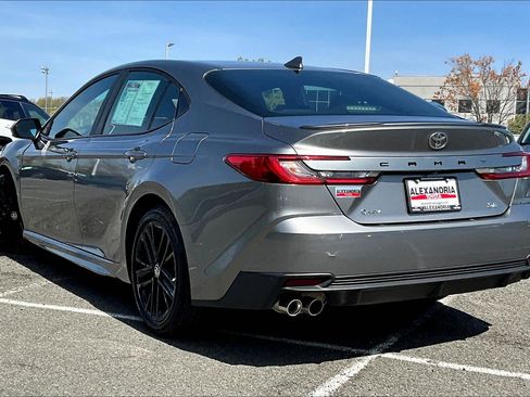 Used 2025 Toyota Camry SE image 11