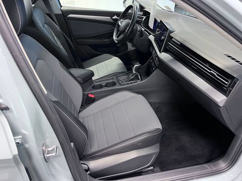 Certified 2025 Volkswagen Jetta SE FWD image 10