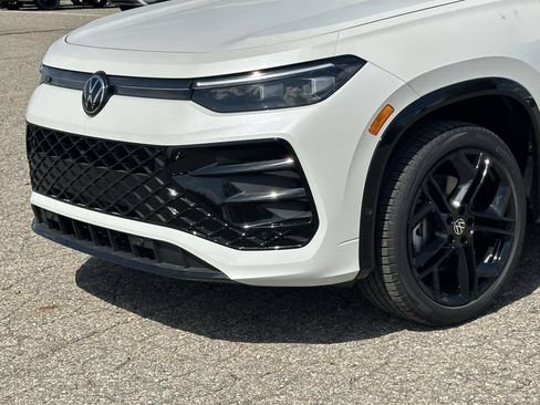 New 2026 Volkswagen Tiguan SE R-Line AWD/4WD image 6