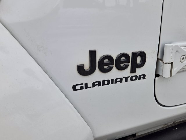 Certified 2020 Jeep Gladiator Mojave AWD/4WD image 11