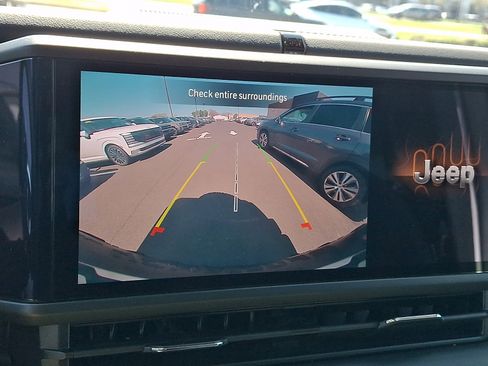 Used 2025 Jeep Wrangler Unlimited Rubicon image 17