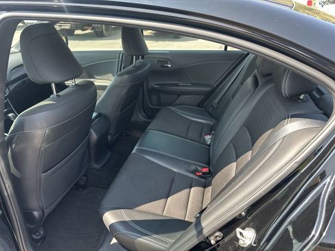 Used 2017 Honda Accord Sport image 31